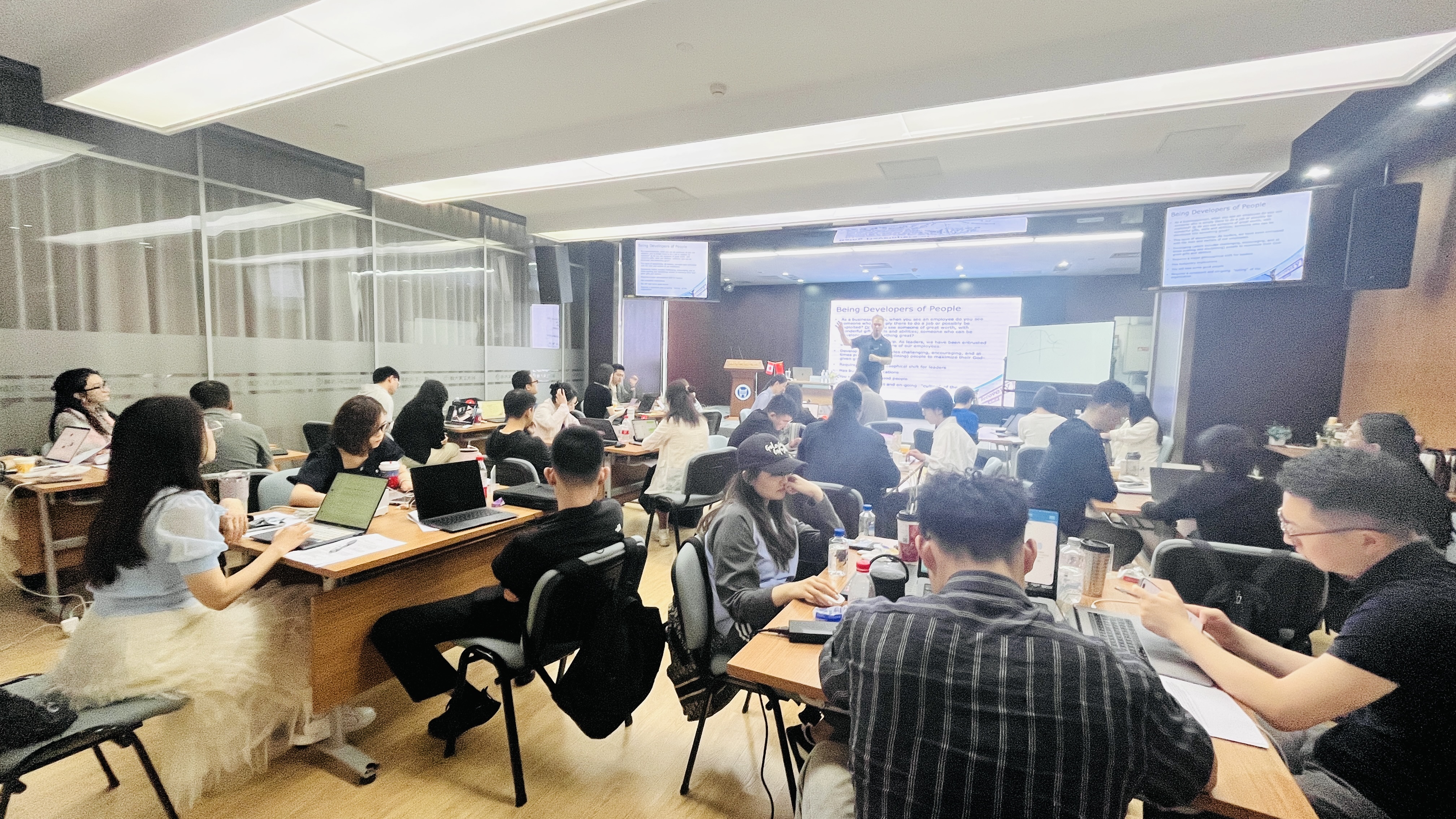 天津财经大学与加拿大西三一大学合作IMBA-授课场景 天津财经大学与加拿大西三一大学合作IMBA-授课场景